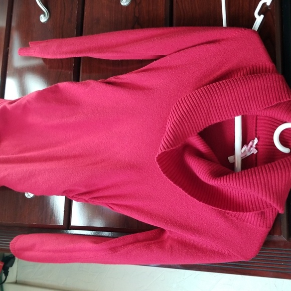 Sweater - Picture 1 of 2